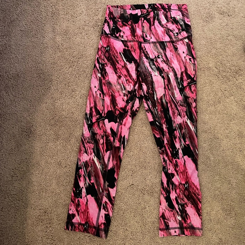 Pink printed wunder under crop leggings